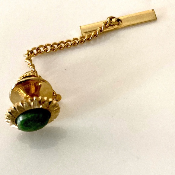 Vintage La Mode Karatclad Jade stone. Tie Tack - Picture 3 of 6